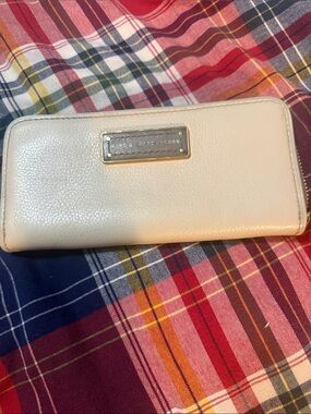 Marc by Marc Jacobs Ivory Pebbled Leather Zip Wallet with Gold Plaque
